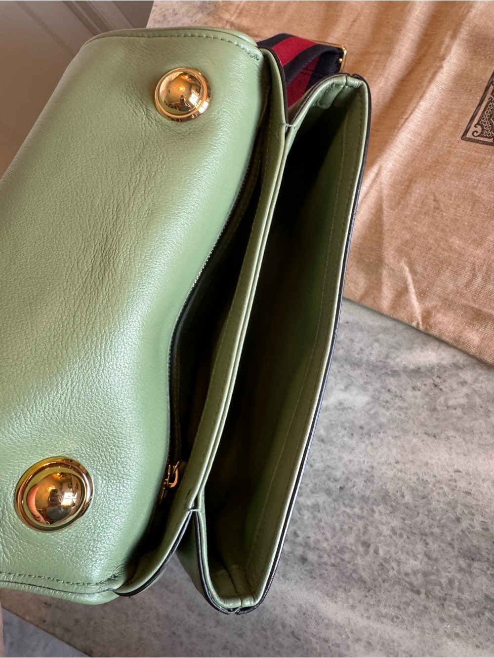 Gucci Blondie Green Leather Shoulder Bag with oversized Gold GG - Picture 14 of 16